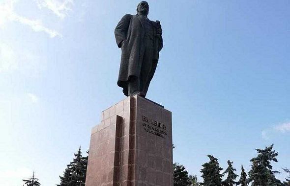 Дискуссию о сносе памятника Ленину в Челябинске назвали бесцельным трёпом